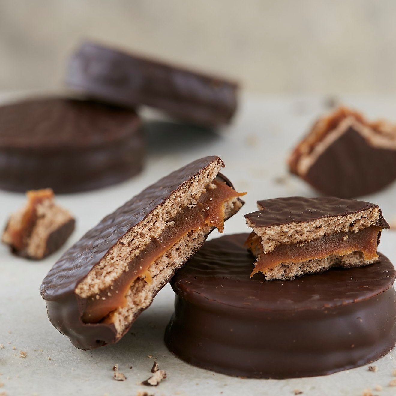 Havanna Chocolate Alfajores with Dulce de Leche | 6 Pack Argentine Cookies | 330 g / 11.6 oz