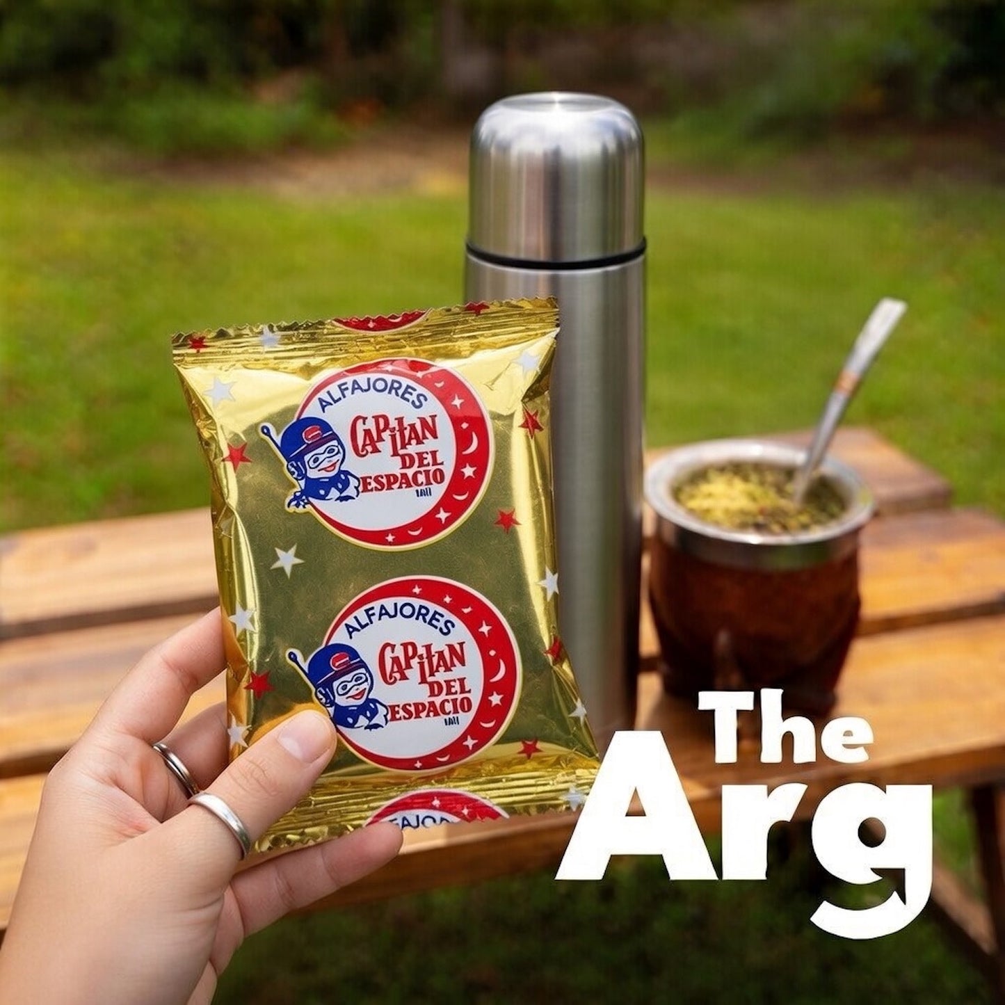 Capitán del Espacio Chocolate Alfajor 40g / 1.4 oz | Argentine Cookie with Dulce de Leche