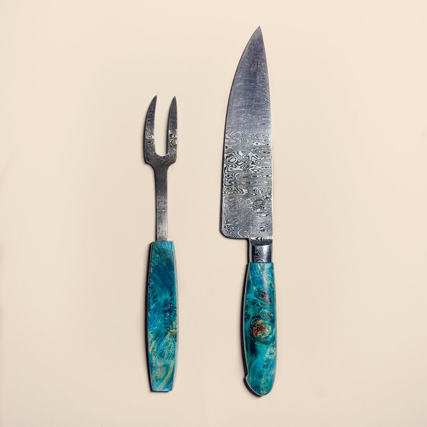 Ciervo Damascus Steel BBQ Carving Set – Blue Plátano Wood Handles (Knife & Fork)