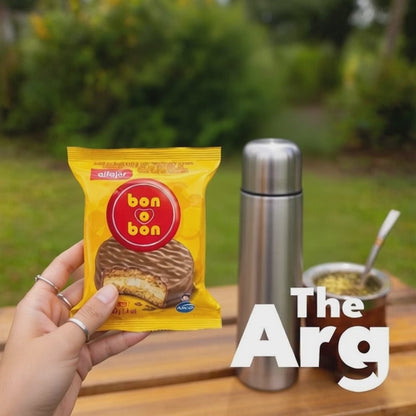 Bon o Bon Alfajor with Peanut Butter Filling 40g / 1.4 oz | Argentine Chocolate Cookie